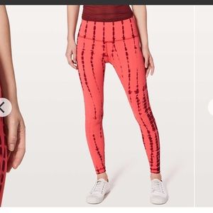 Lululemon WUNDER UNDER HIGH-RISE TIGHT *FULL-ON LUXTREME 28"
SIZe 4